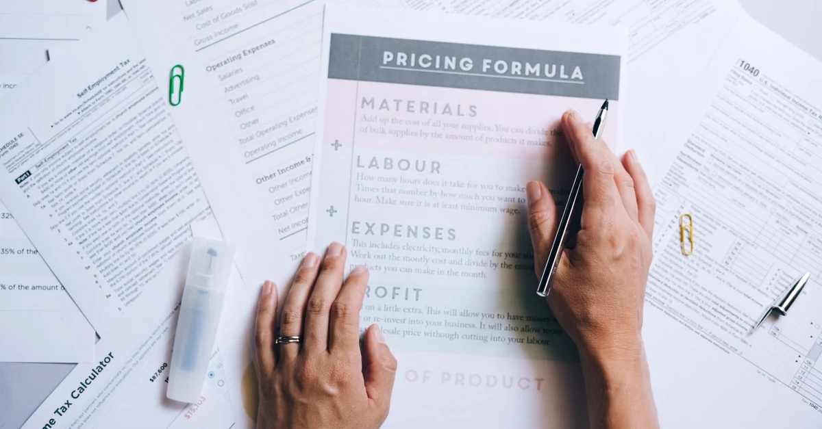 Executive assistant analyzing pricing formula with materials, labour, and expenses components for procurement strategy.